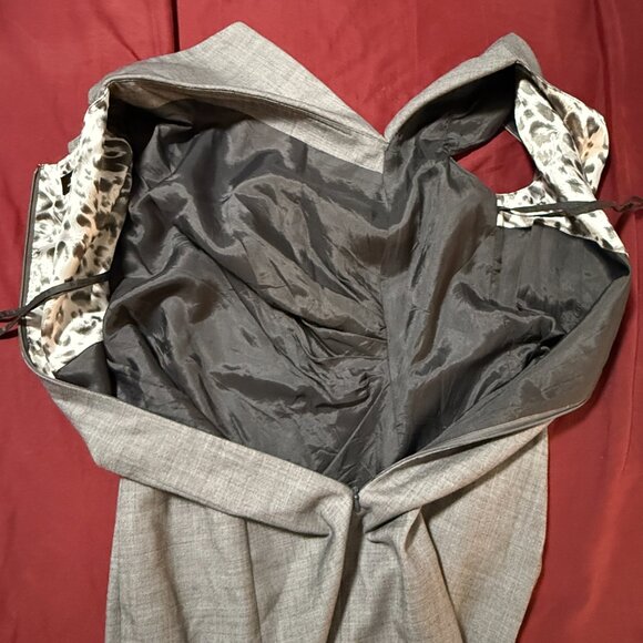 Tahari Arthur S. Levine Grey Cap Sleeve fold over collar Sheath Dress size 4 - Picture 10 of 10